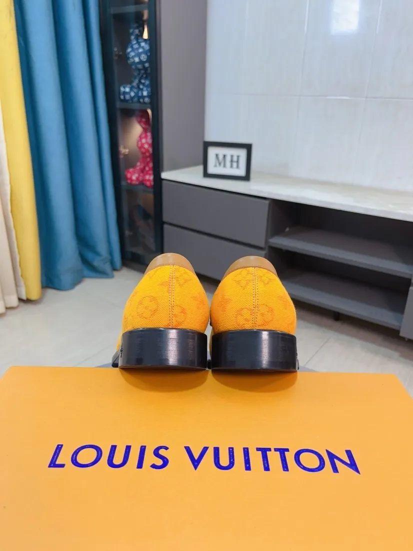 Ex-factory price 720🌹🌹High version [LV] Louis Vuitton's popular casual leather shoes🎖Fashionable and elegant🎖🎖Material: Original imported open-edge beaded cowhide, washed cowhide leather lining, original open-molded rubber outsole, high-end and classy, ​​elegant quality, instantly transforming into a handsome man ❤❤Standard\nNumber: 38-44